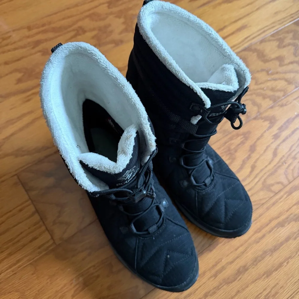 Columbia Black and White Women's Winter Snow Boots 8.5 waterproof techlite